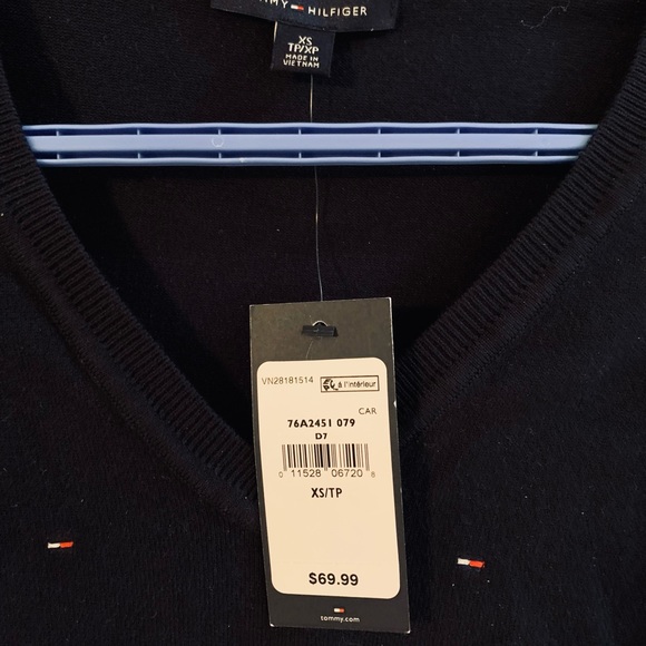 Tommy Hilfiger V-Neck Sweater- NWT - Picture 3 of 3